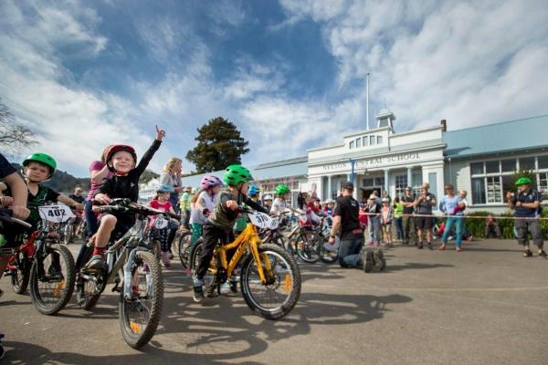 Central Crank family bike relay participants